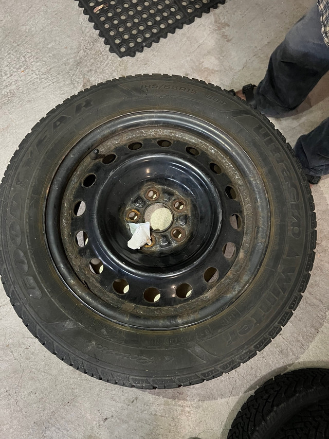 185/65R15 good year winter tire - photo 2