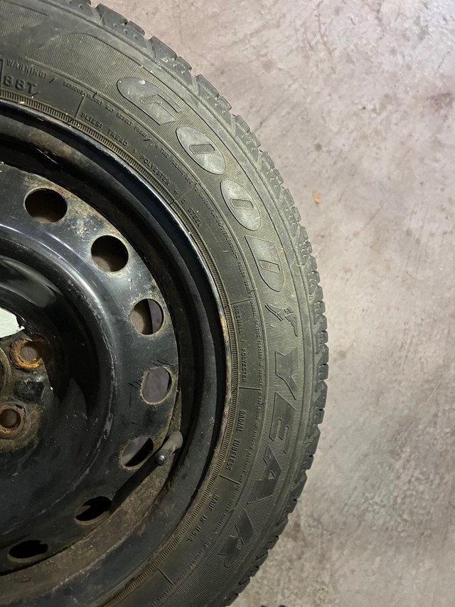 185/65R15 good year winter tire - photo 4