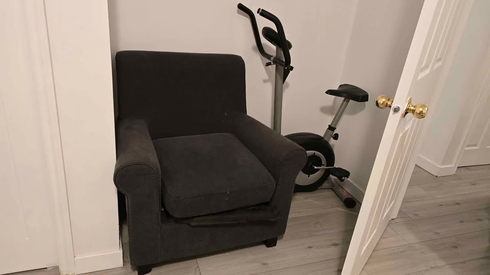 Free Couch - photo 3