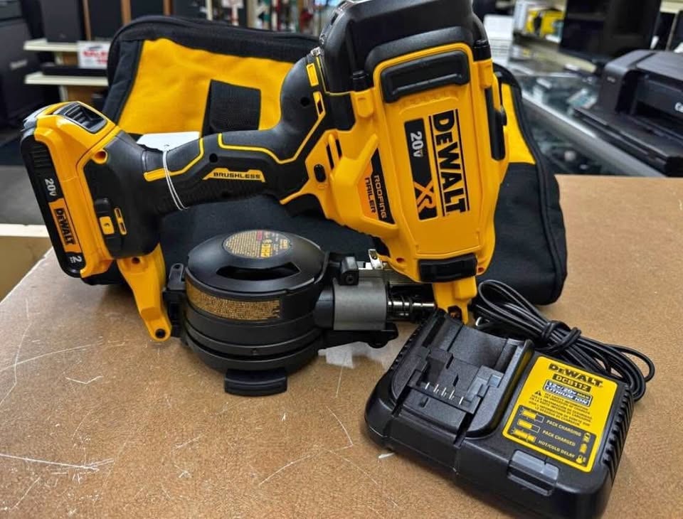 Dewalt 15 degree Roof Nailer w/ Battery & Charger - New!