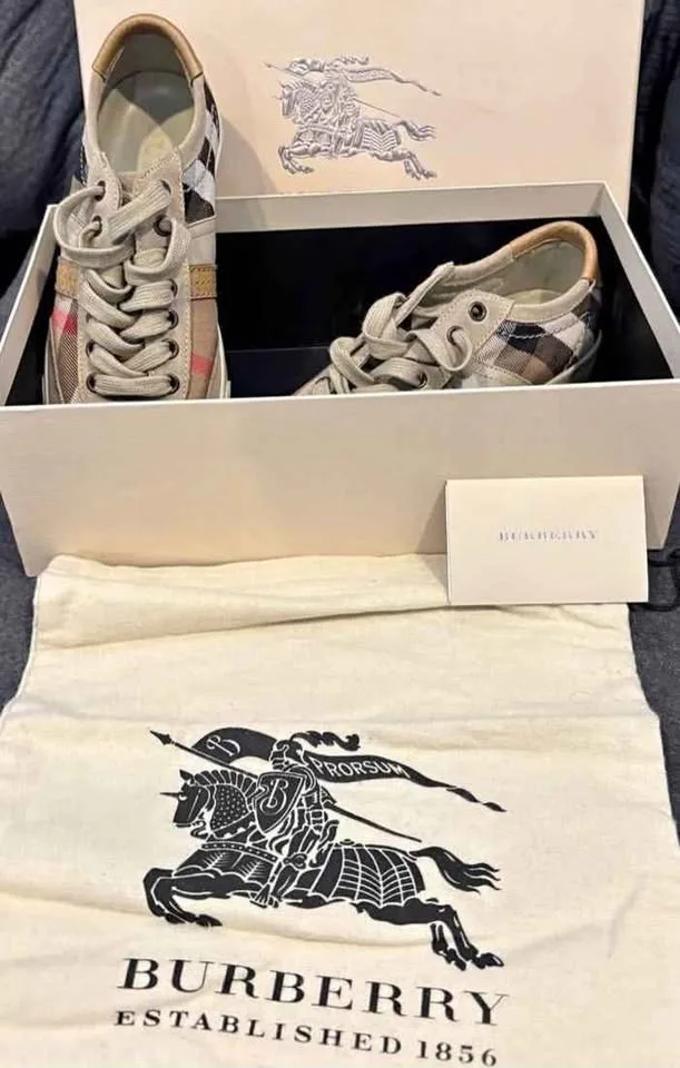 BURBERRY image indicator(2)