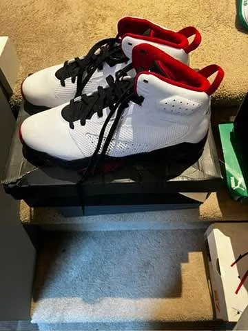 Jordan Lift Off – White/Red/Black (Size 11) image indicator(4)