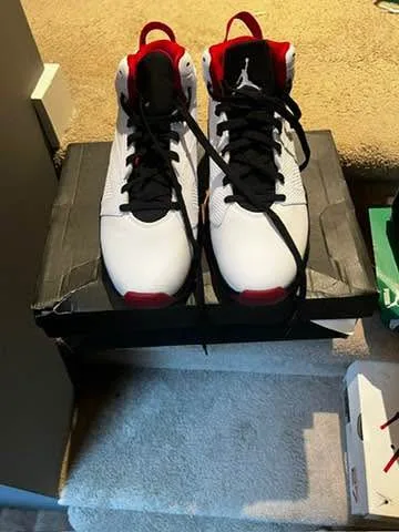 Jordan Lift Off – White/Red/Black (Size 11) image indicator(5)