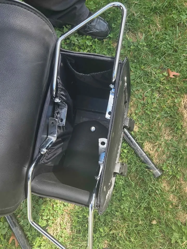 Motorcycle settled bags with mounting brackets image indicator(3)