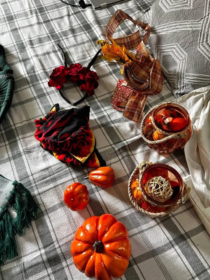 Halloween Decorations thumbnail
