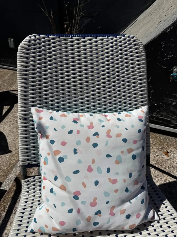 Rocking chair and pillow image indicator(3)