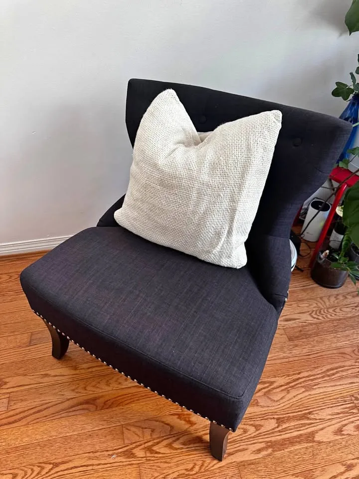 Accent chair thumbnail