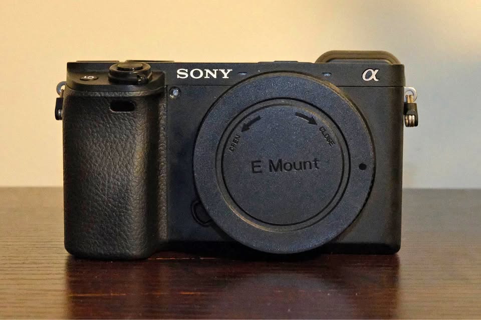 Sony A6400 Camera Body (with filter, batteries, bag)