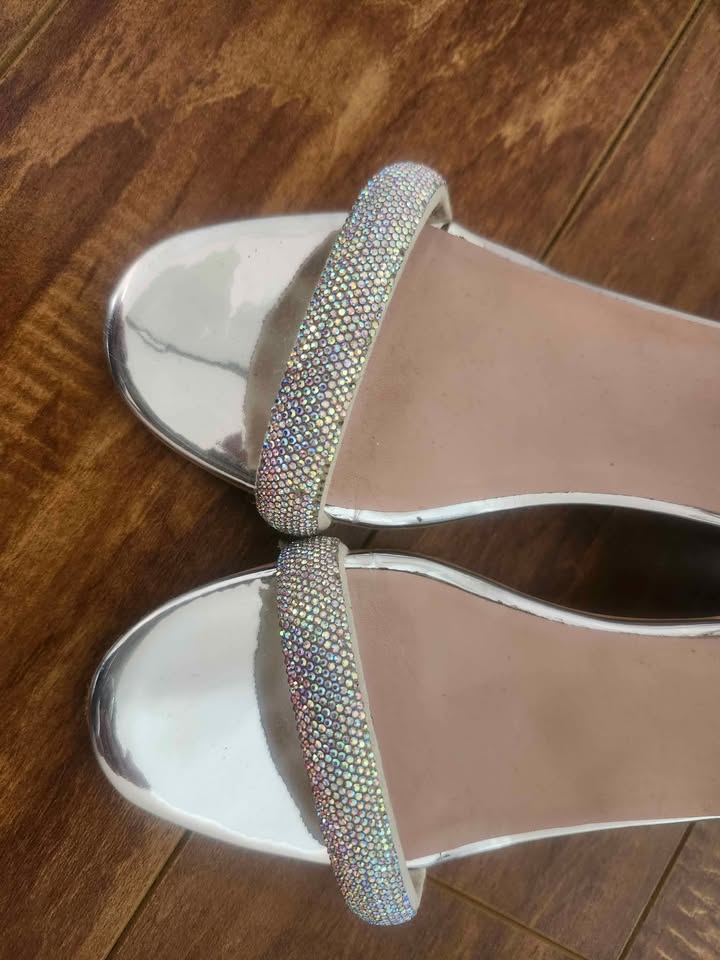 ✨ Girls’ Sparkly Silver Sandals – Size 1 (Worn Once or Twice) ✨ - photo 5