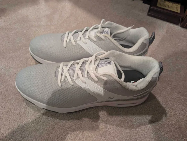 BRAND NEW Fenlern Golf Shoes - Size 15 image indicator(3)