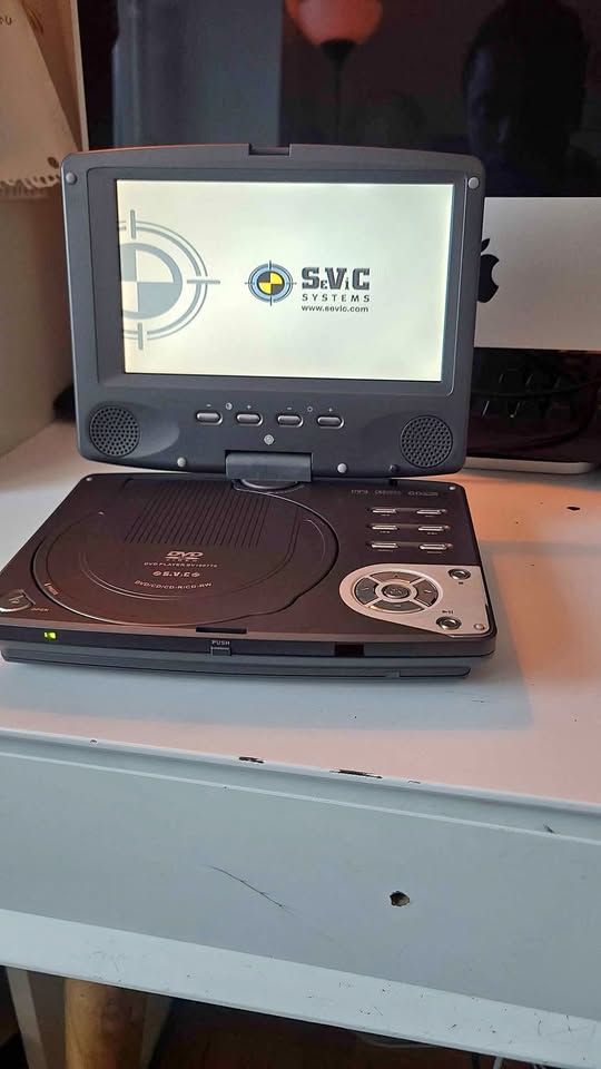 S.V.C SW00710 Portable DVD Player 7"