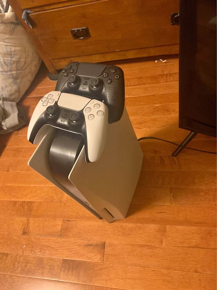 Ps5 disc edition 2 controllers