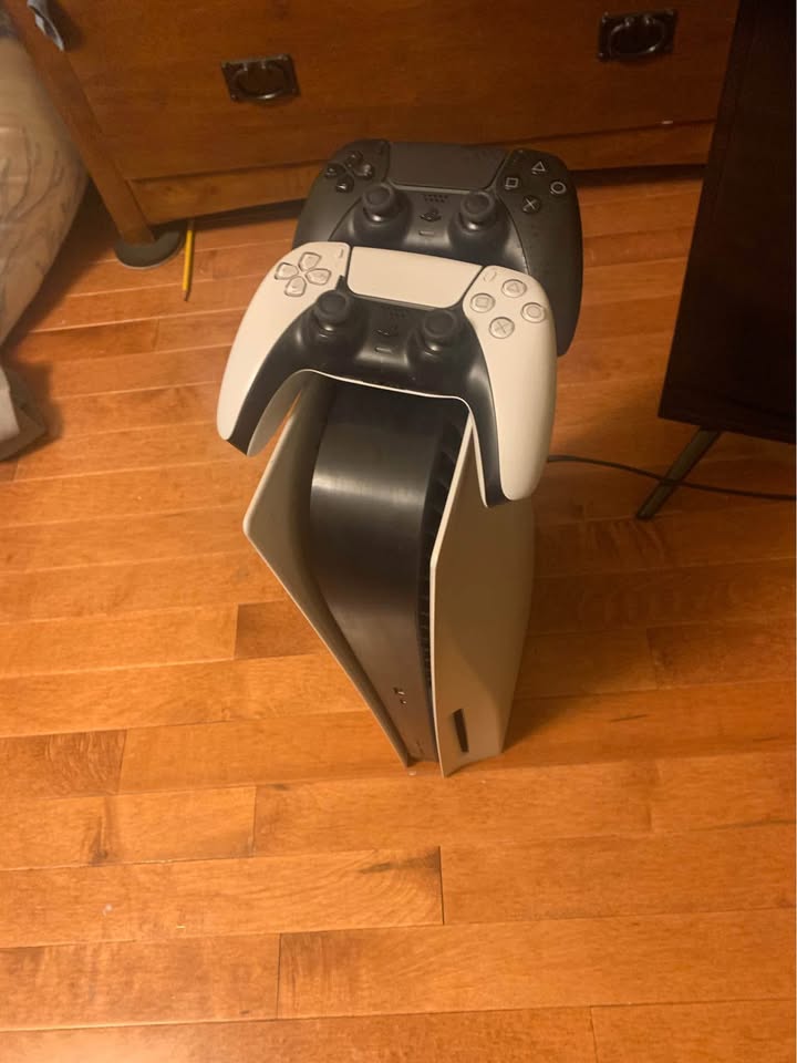 Ps5 disc edition 2 controllers - photo 2