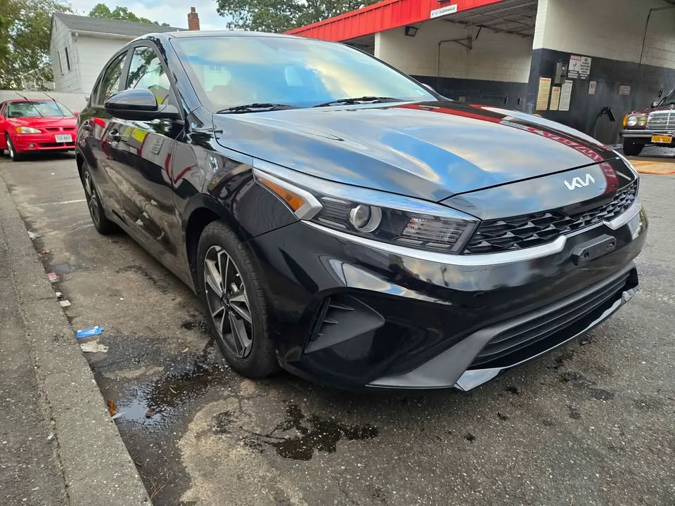 2023 Kia Forte · Lxs image indicator(2)