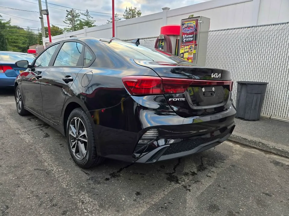 2023 Kia Forte · Lxs image indicator(5)