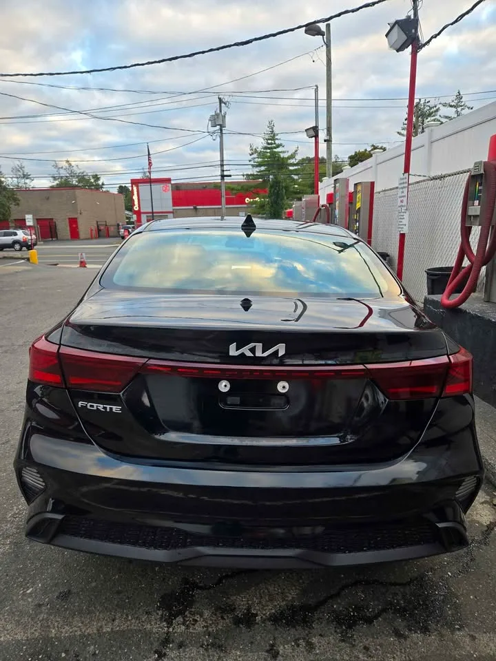 2023 Kia Forte · Lxs image indicator(6)