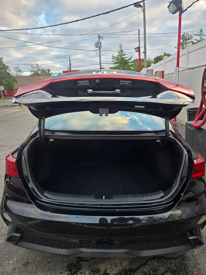 2023 Kia Forte · Lxs image indicator(7)