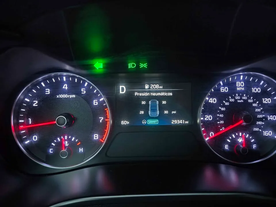 2023 Kia Forte · Lxs image indicator(9)