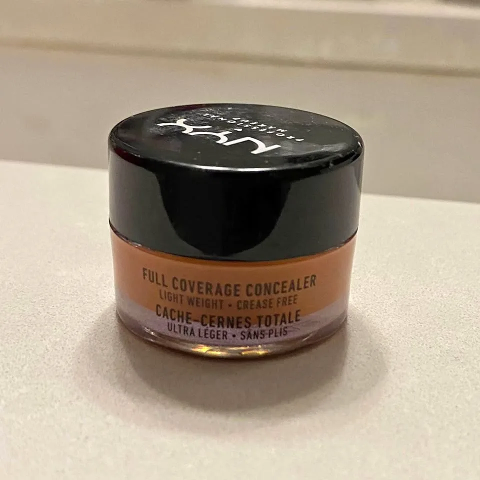 NYX Professional Makeup Full Coverage Concealer Jar thumbnail