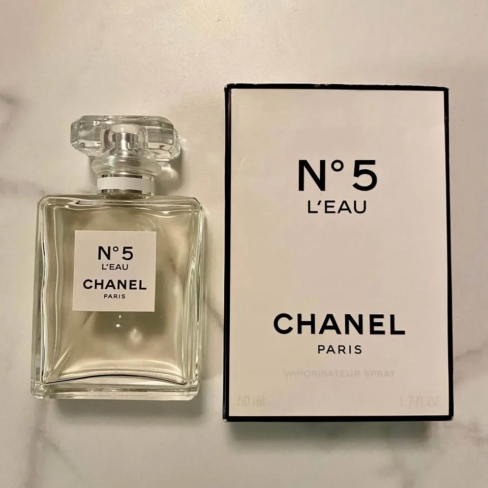 Chanel No 5 Perfume thumbnail