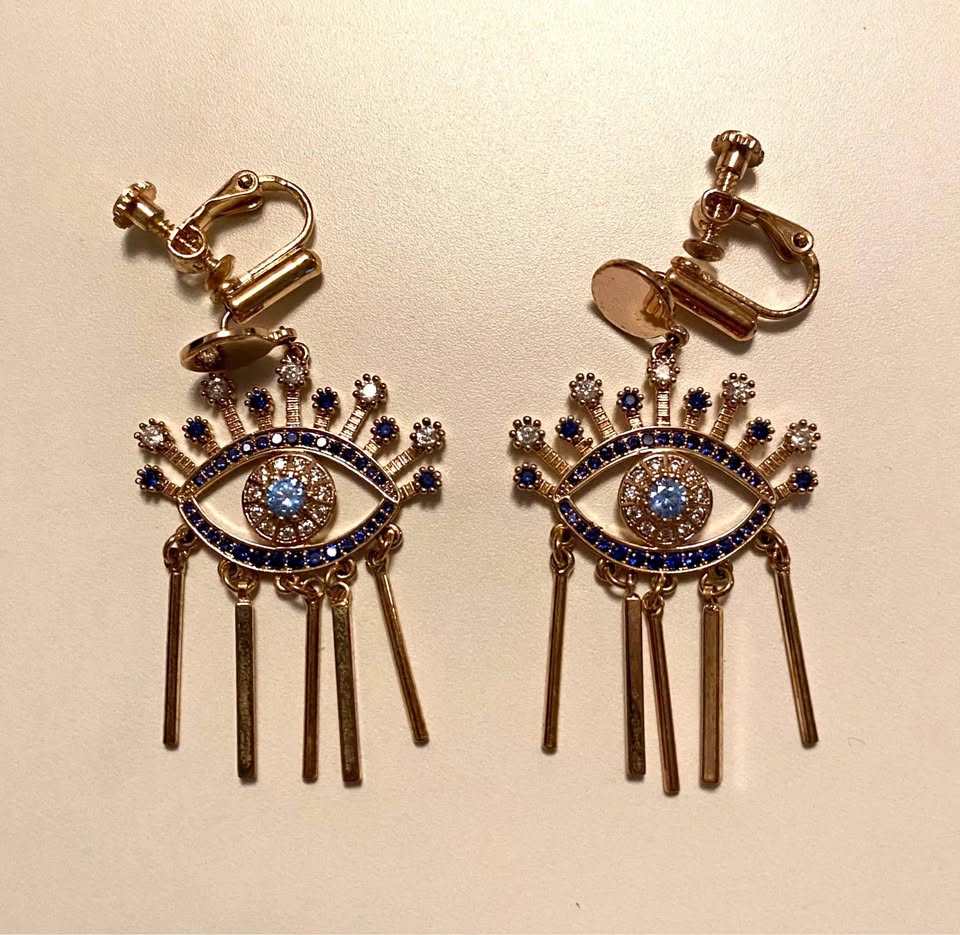 Eyes shaped clip on earrings