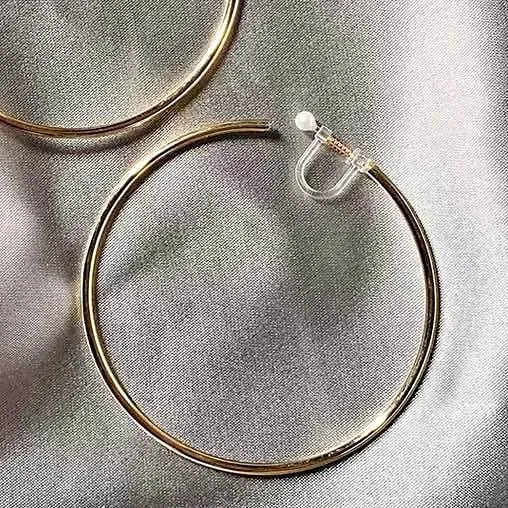 Clip on earrings (only one) thumbnail