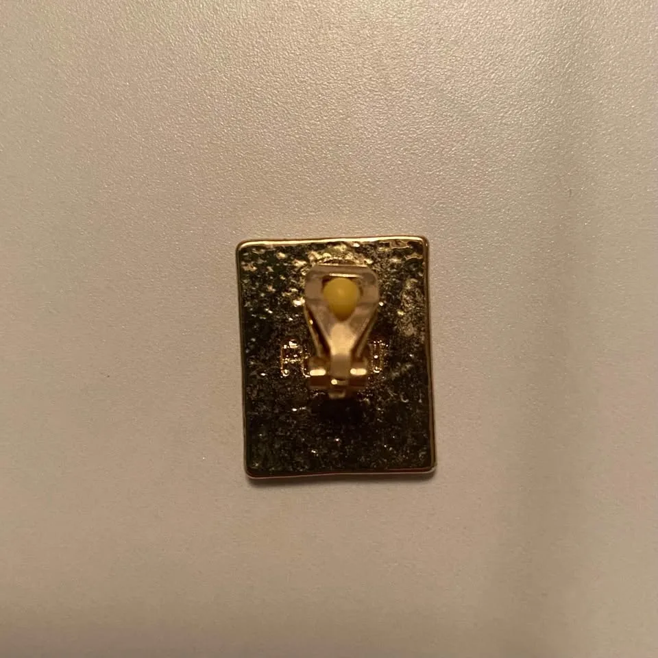 Square shaped clip on earrings (only one) image indicator(2)