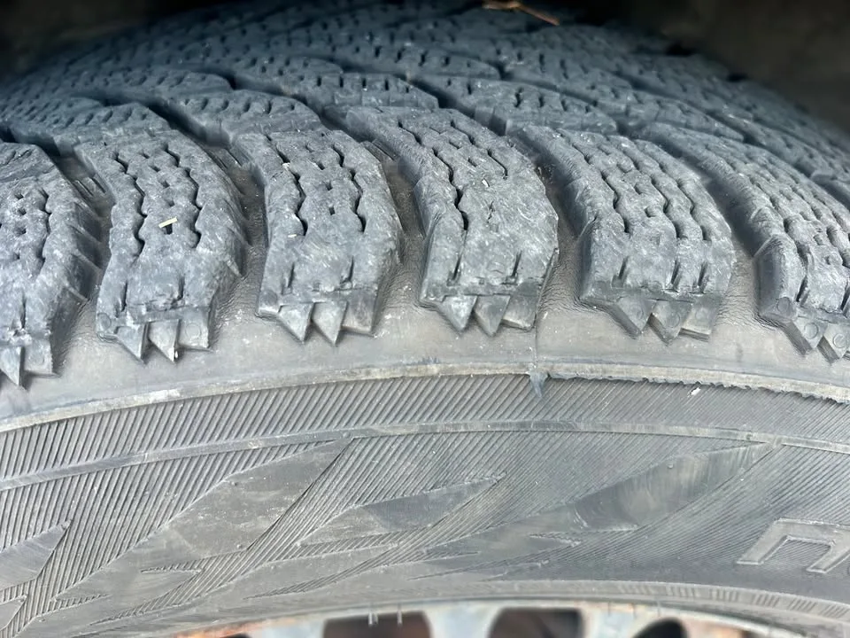 Winter Tires Nokian Hakkapeliitta R3 SUV - Excellent! image indicator(2)