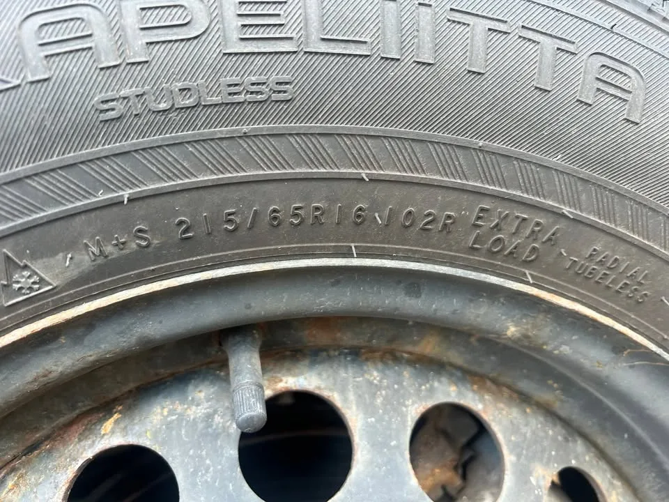 Winter Tires Nokian Hakkapeliitta R3 SUV - Excellent! image indicator(3)