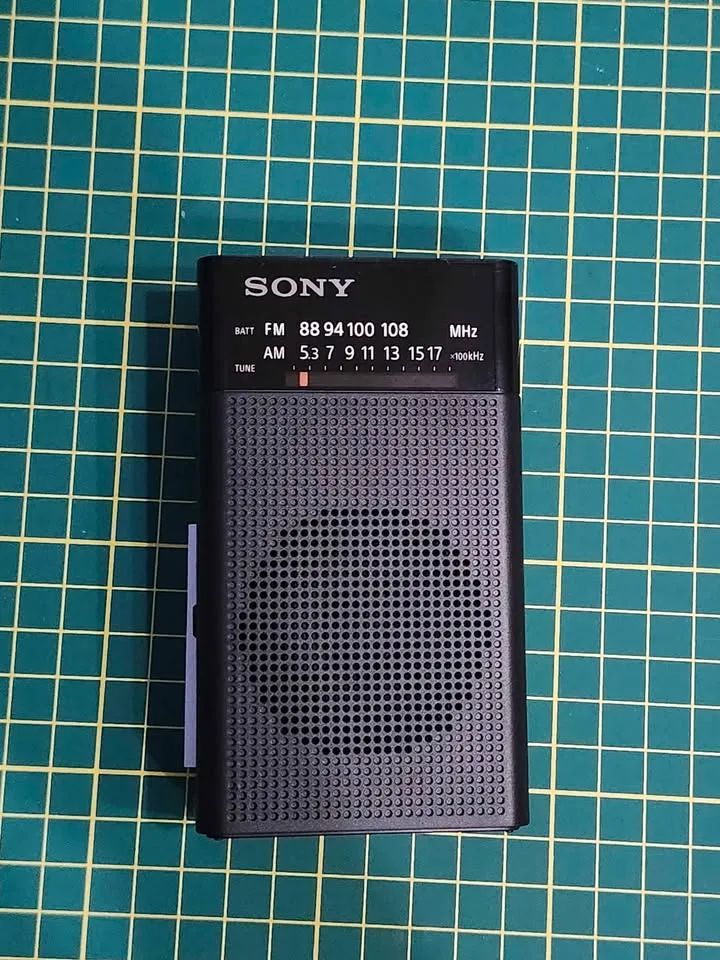 Sony ICF-P27 Portable AM/FM Radio image indicator(2)