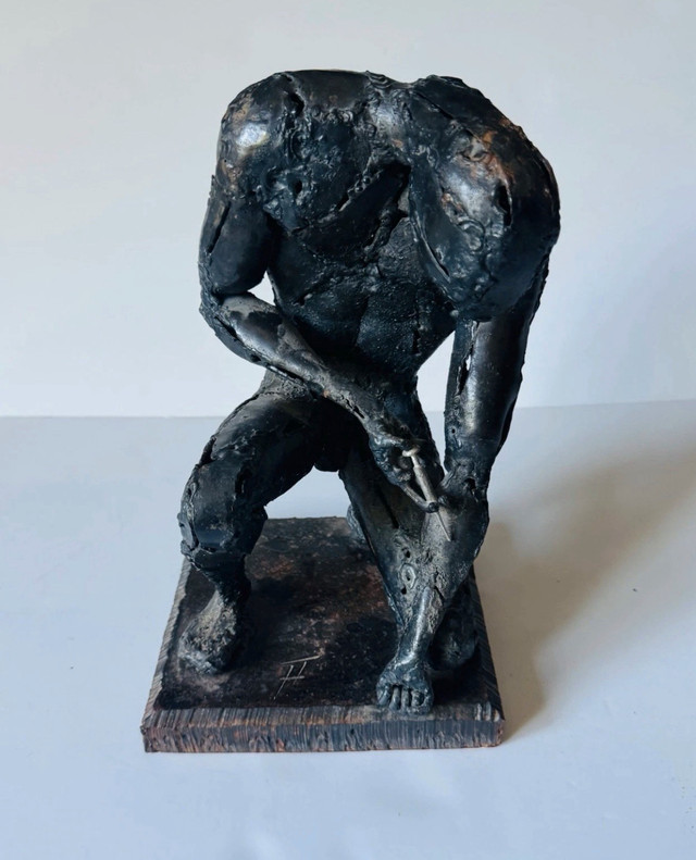 Bronze Sculpture Injecting Needle “H” Signed - photo 2