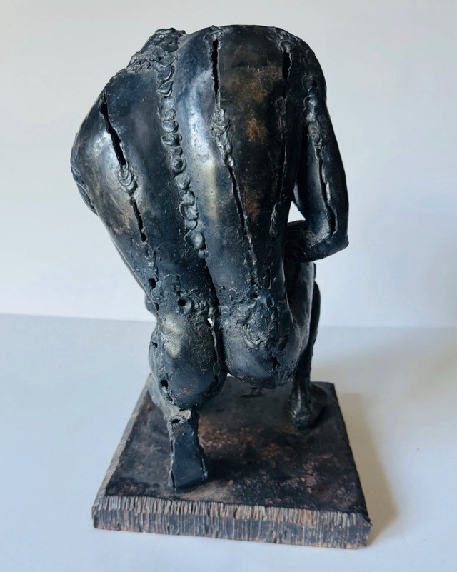 Bronze Sculpture Injecting Needle “H” Signed - photo 5