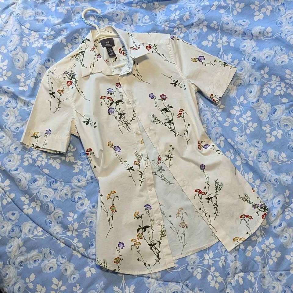 Fitted Floral Button-up