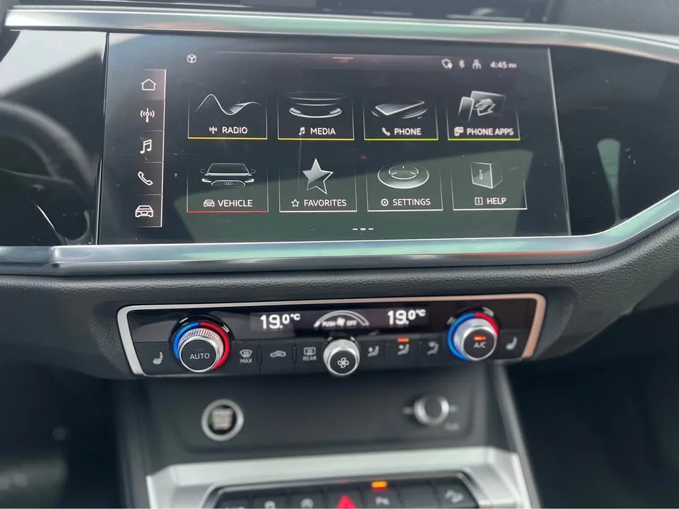 2024 Audi Q3 Komfort 40 TFSI Quattro image indicator(8)