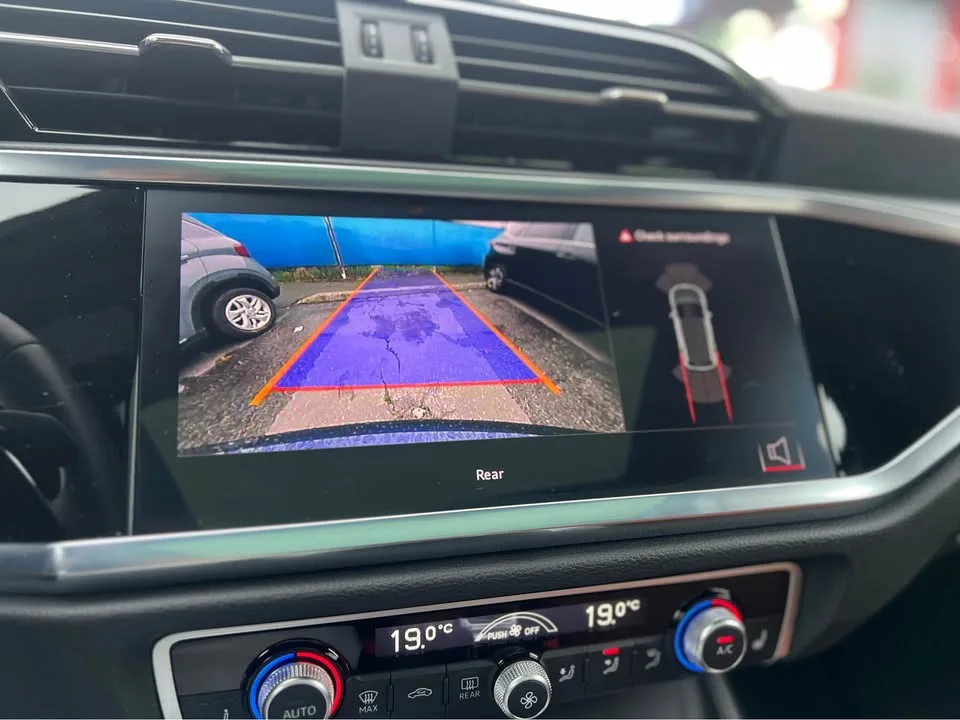 2024 Audi Q3 Komfort 40 TFSI Quattro image indicator(9)