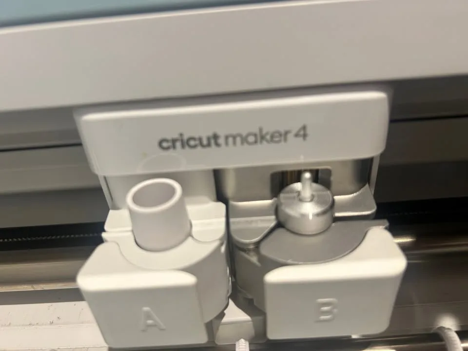 ✂️ LIKE NEW! Cricut Maker 4 + Essential Tool Set image indicator(2)