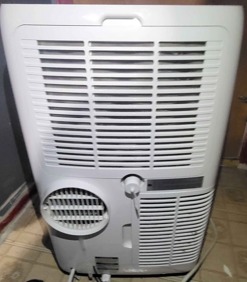 LG indoor/portable air conditioning unit. - photo 3