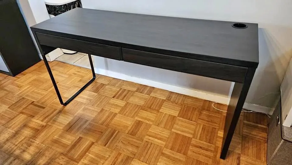 IKEA MICKE Desk