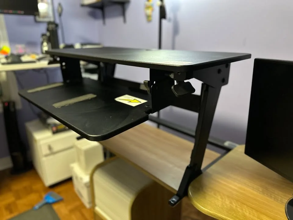 Hydraulic-Controlled Standing Desk in Black image indicator(4)