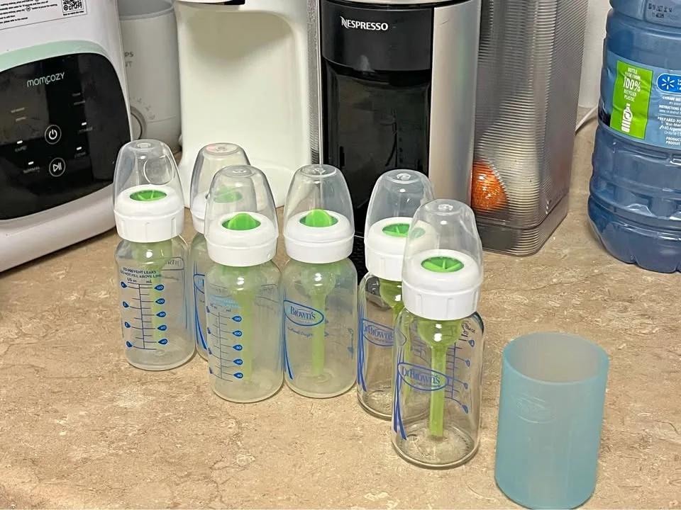 Dr. Brown’s 4oz Bottles - 6 + silicone sleeve (no nipples) thumbnail