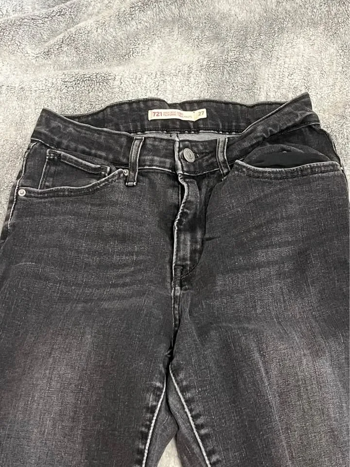 Levi’s size 27 image indicator(2)