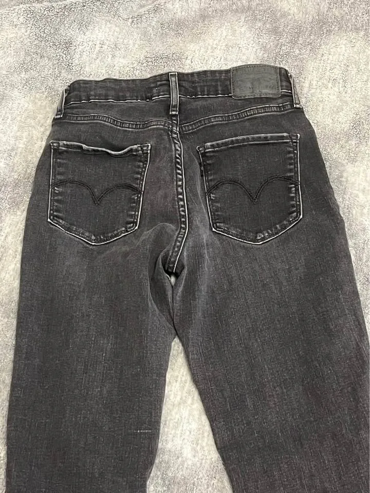 Levi’s size 27 image indicator(4)