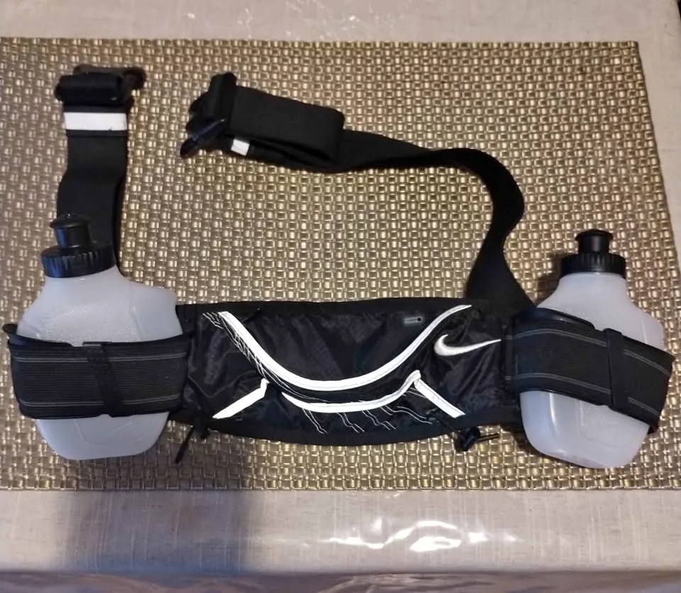 🏃‍♀️ Nike Running Belt w/ 2 Water Bottles | Great Condition thumbnail
