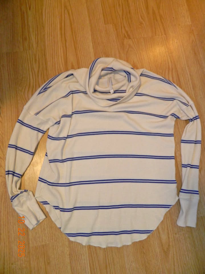 NWOT THE GROUP BABATON(aritzia) waffle knit cowl..size M