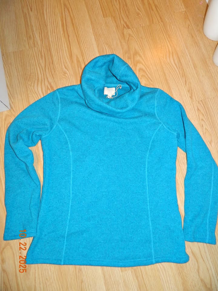 WOMENS LIKE NEW MOUNTAIN WAREHOUSE fleece lined cowl..size 14...