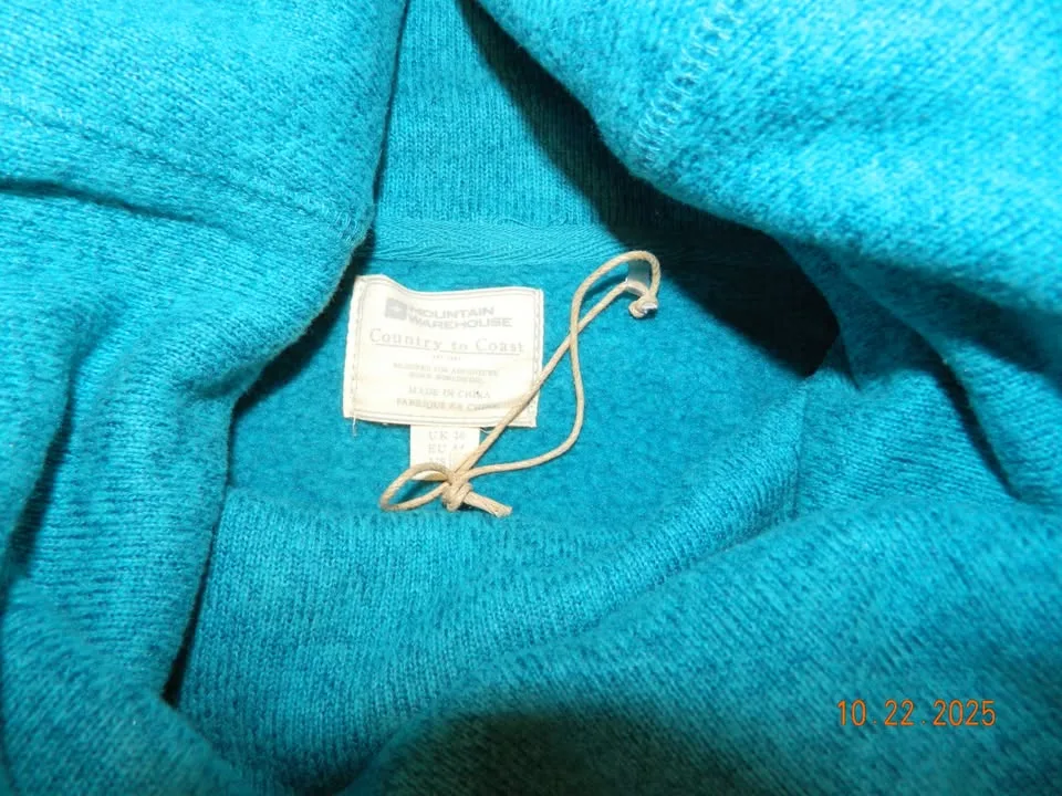 WOMENS LIKE NEW MOUNTAIN WAREHOUSE fleece lined cowl..size 14... image indicator(2)