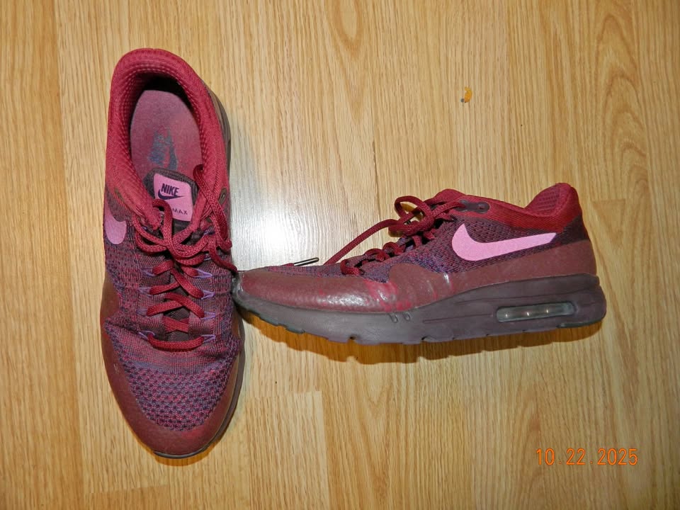 MENS NIKE KNIT AIRMAX RUNNER size 10.5..VGUC