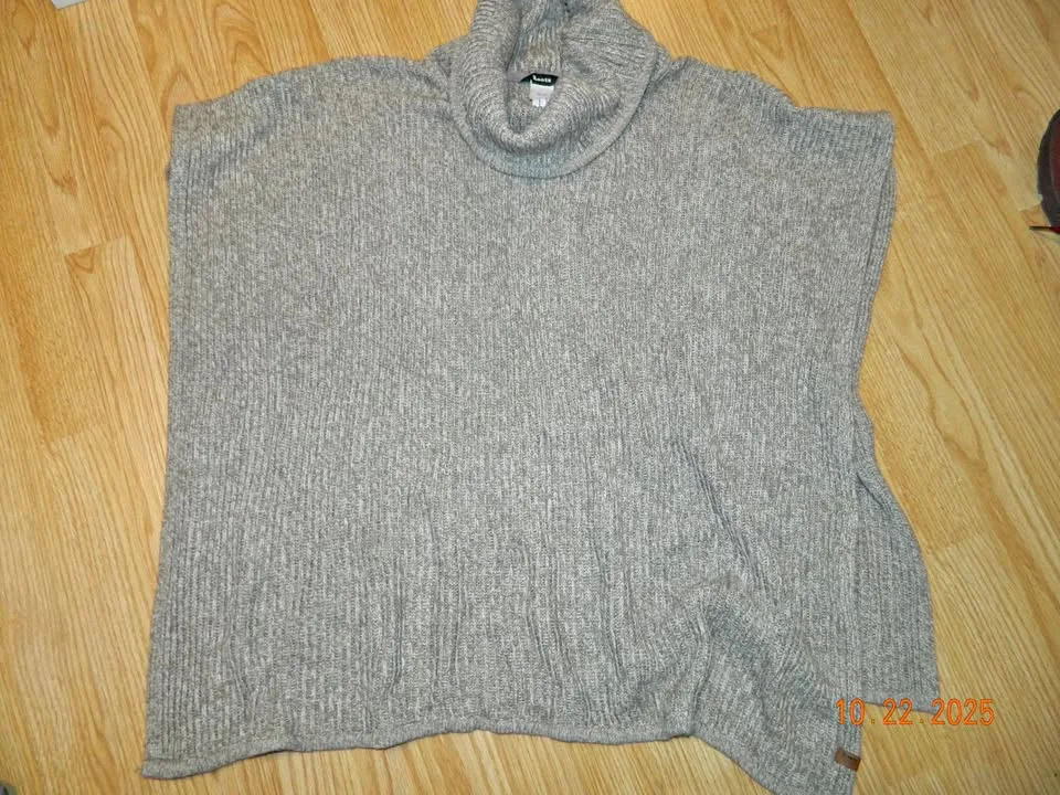 WOMENS ROOTS COWL PONCHO O/S(one size)..LIKE NEW thumbnail