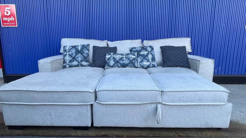 (FREE DELIVERY) Gray Bobs Furniture pullout bed sectional couch - photo 3