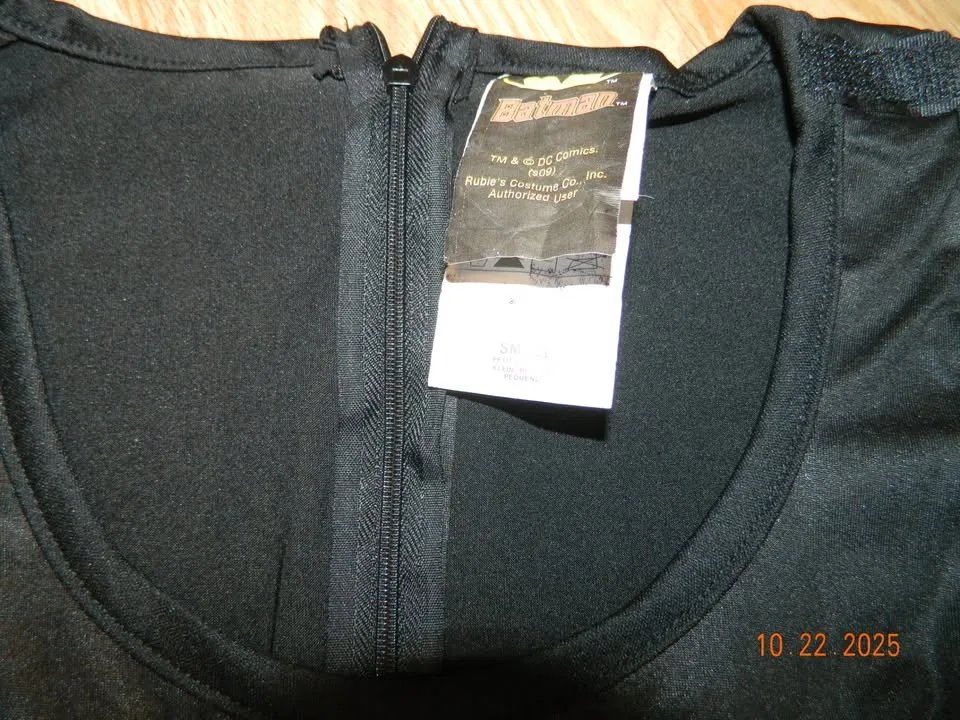 WOMENS BATGIRL COSTUME incomplete..see below image indicator(3)